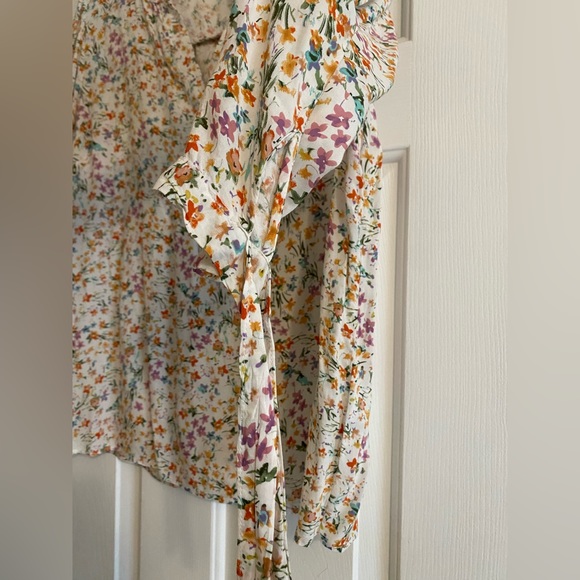 Cute Spring top ! - Picture 6 of 7